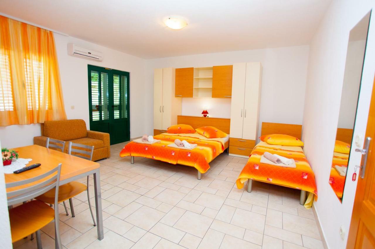 Apartments Jadranko Brela Εξωτερικό φωτογραφία